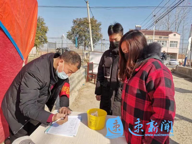 "在沭阳县北丁集乡涧东村,村党支部书记周士兵从除夕开始,就在村里