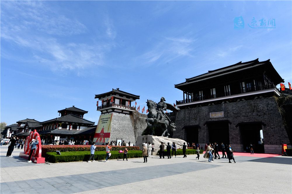 清明假期的第三天,来自全国各地的游客纷纷来到宿迁市项王故里景区