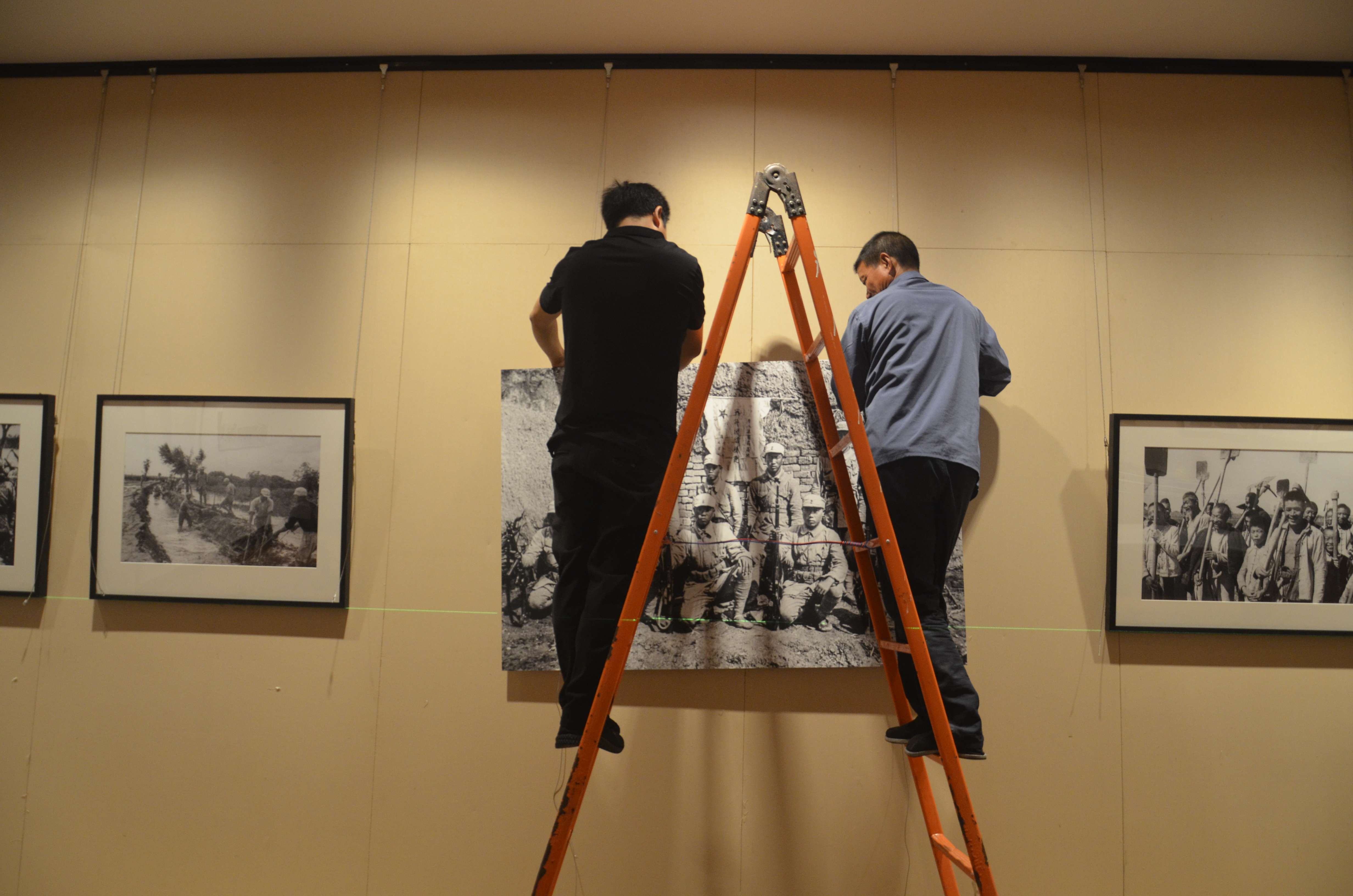 【带你提前看展览】直击第二届吴印咸摄影艺术双年展布展现场!