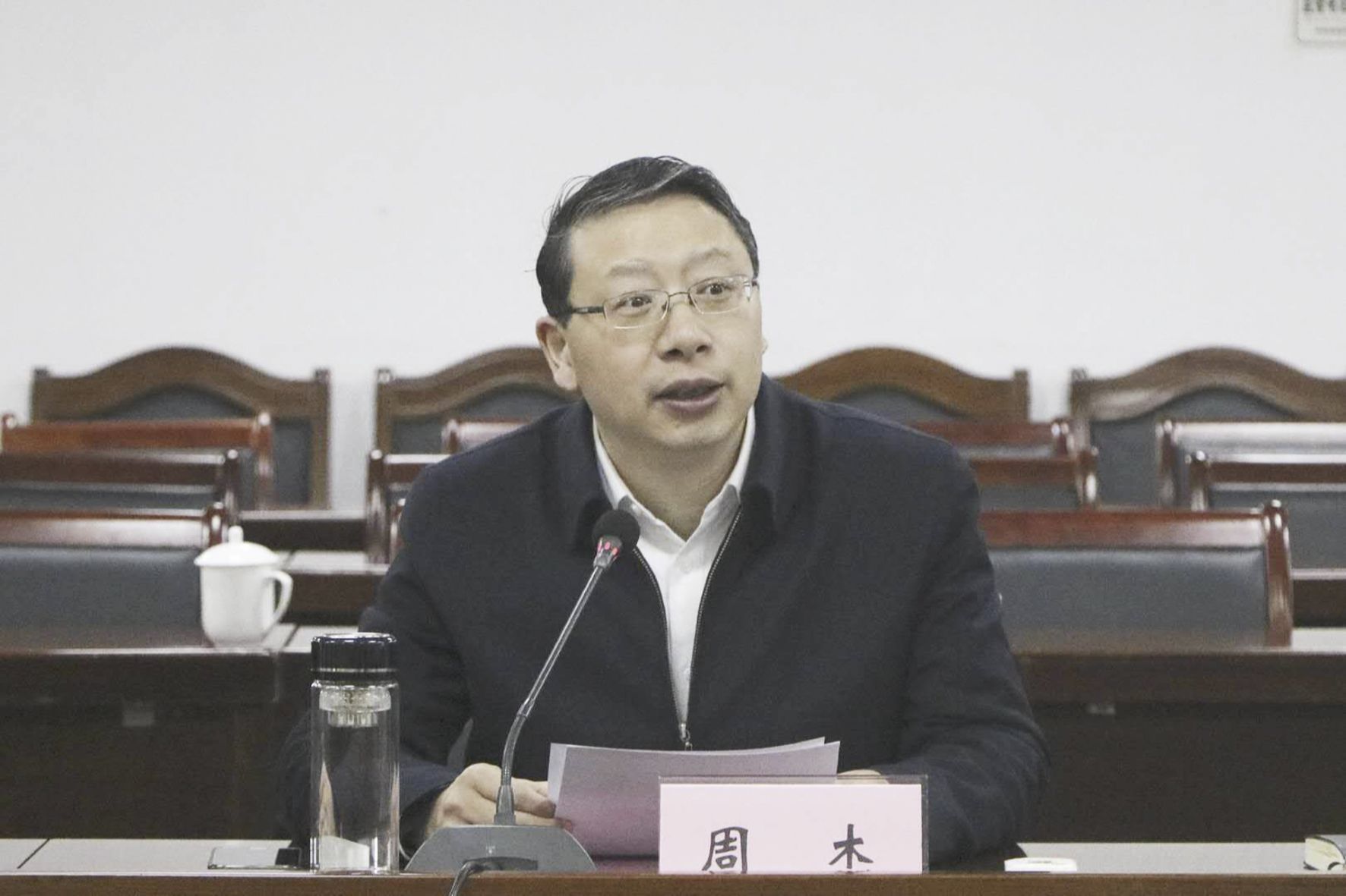 管委会副主任王少东介绍了经开区产业结构及发展等相关情况,刘立阳