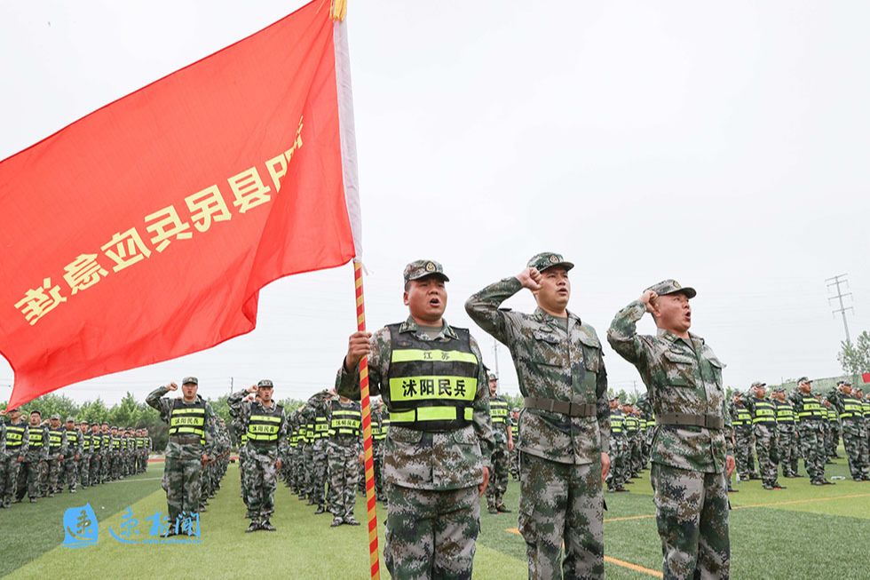 在点验现场,市委常委,宿迁军分区司令员夏卫平宣读了民兵干部任职命令
