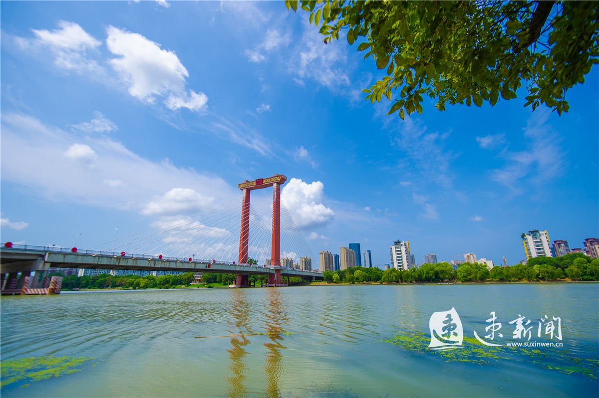 具有宿迁标志性建筑宿迁大桥和秀强大桥横跨京杭大运河,气势宏伟,蔚为