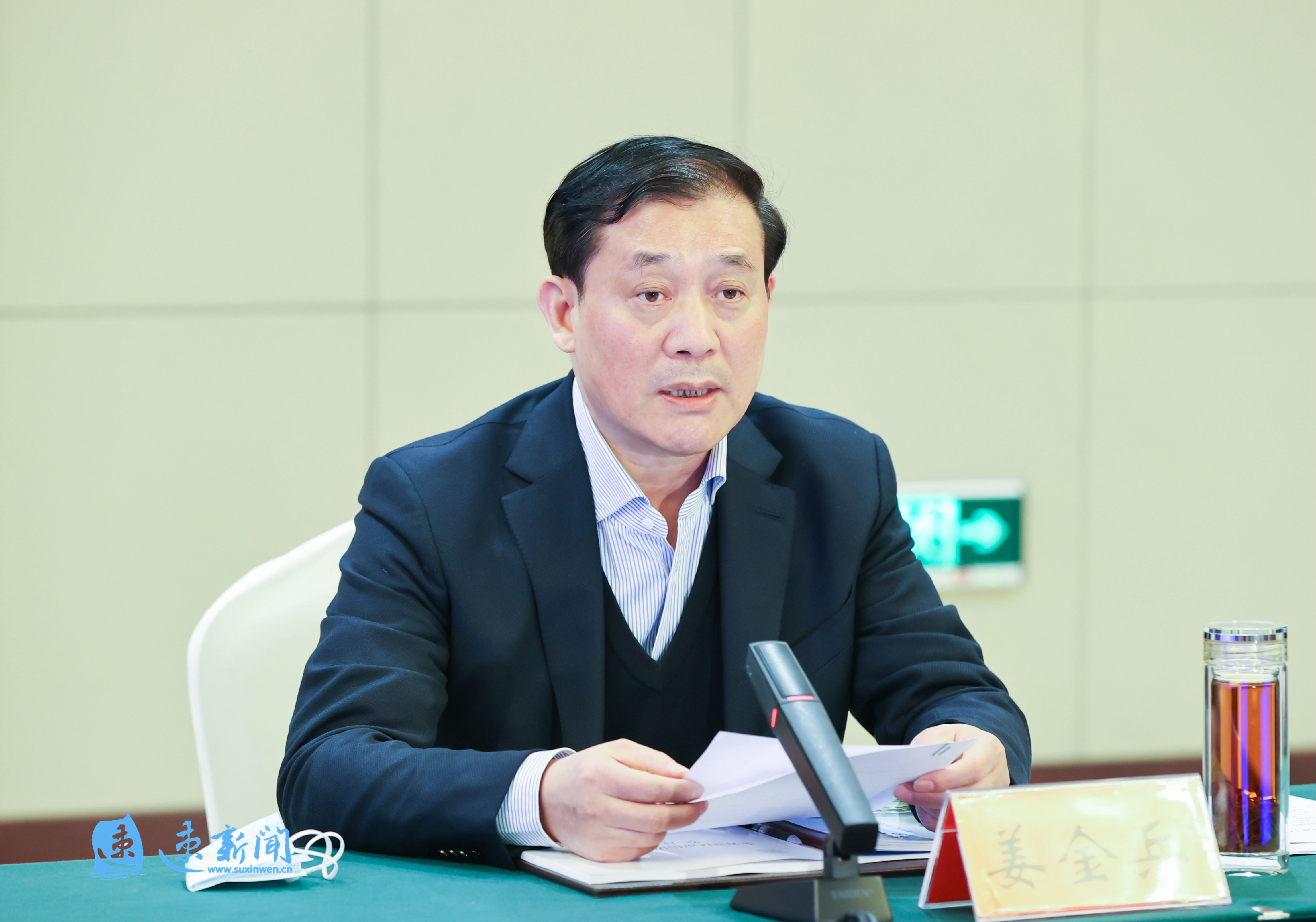 省政府副秘书长,信访局局长姜金兵主持会议并讲话.