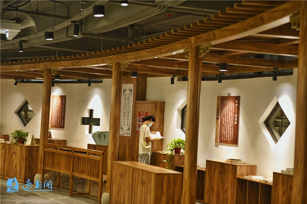 个公益全民阅读品牌,其中,青条石书屋是面向社会的公益性阅读休闲书吧