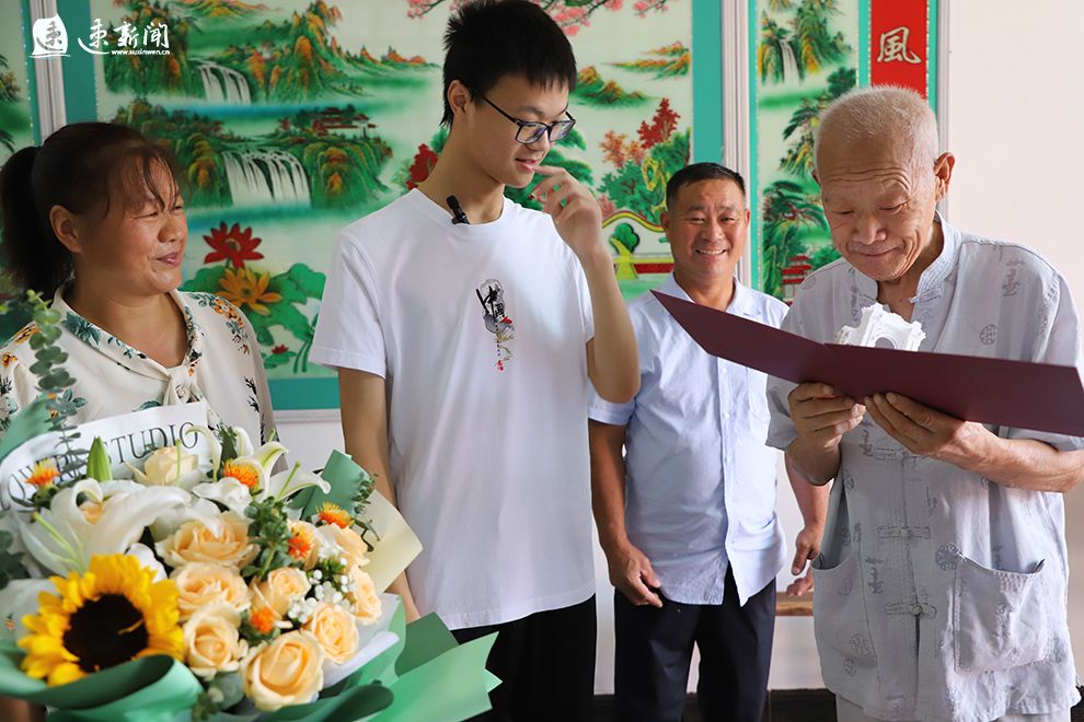 刘清华的清华大学录取通知书已送达