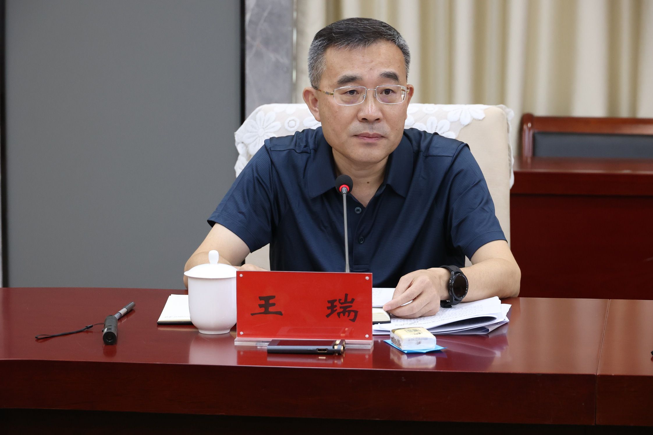 彭伟主持召开招商引资工作推进会